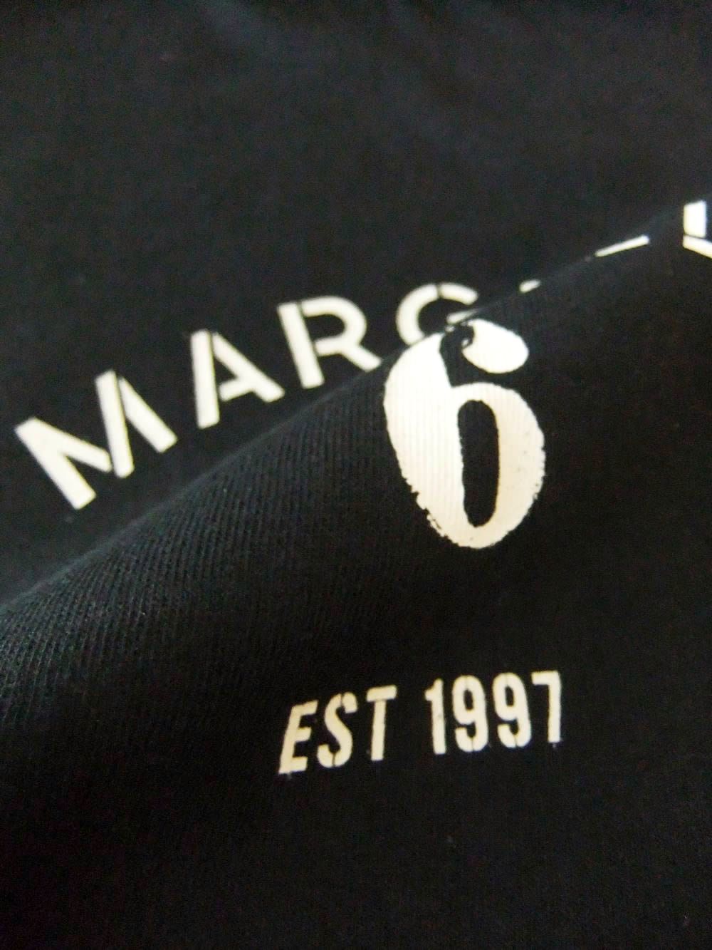 【レディース】MM⑥ MAISON MARGIELA    (ブラック)  シグネチャー ジャージーTシャツ
