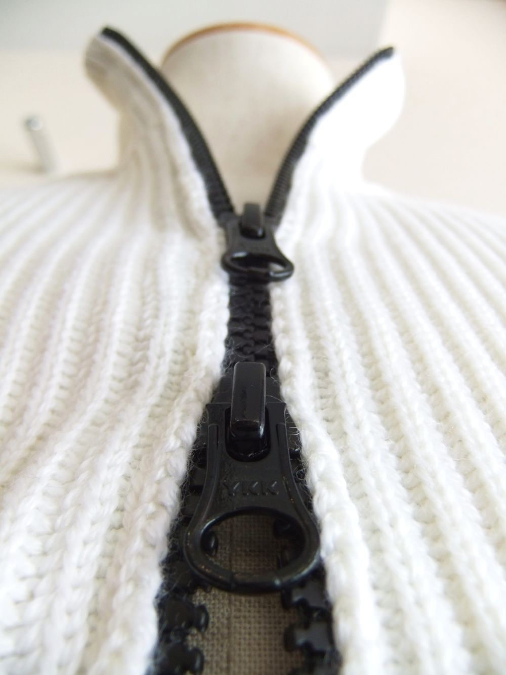 MERINO WOOL STAND COLLAR KNIT    リブ編みZIPスタンドカラーセーター