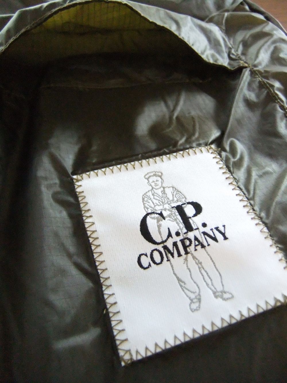 D.D. SHELL DOWN VEST  (カーキブラウン) ナイロン ジップアップ ベスト