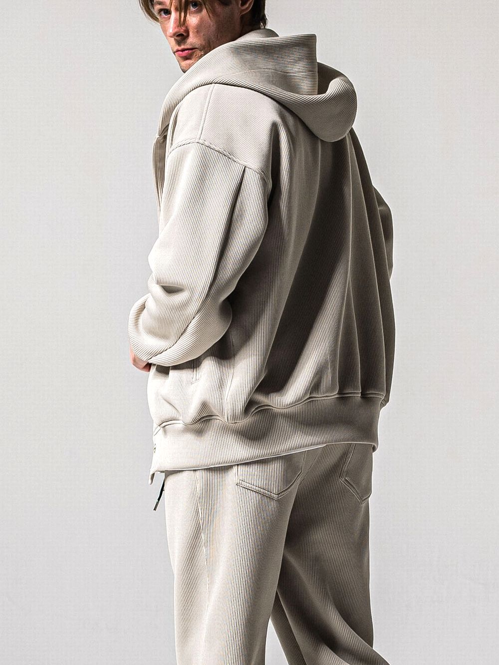 AZE VARSITY HOODIE   (グレージュ)  フード付き スタジャン