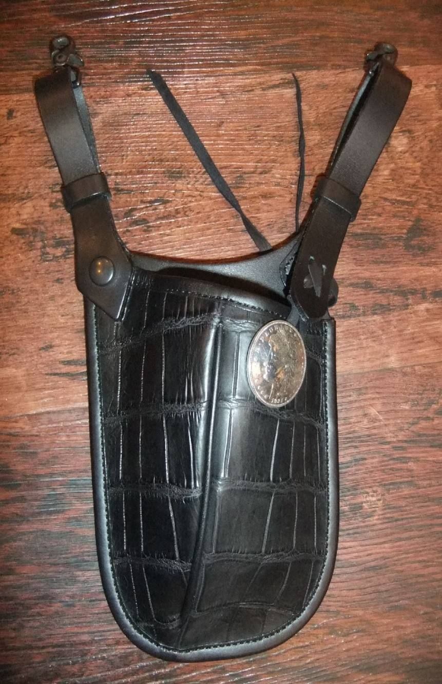 INDEPENDENTオイルクロコ ウェストバッグ(Black)