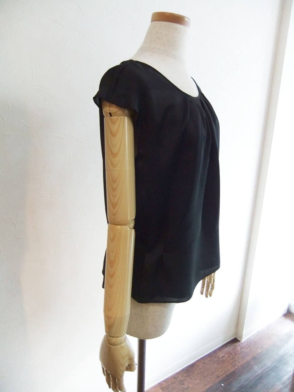 シフォンサテンブラウス
