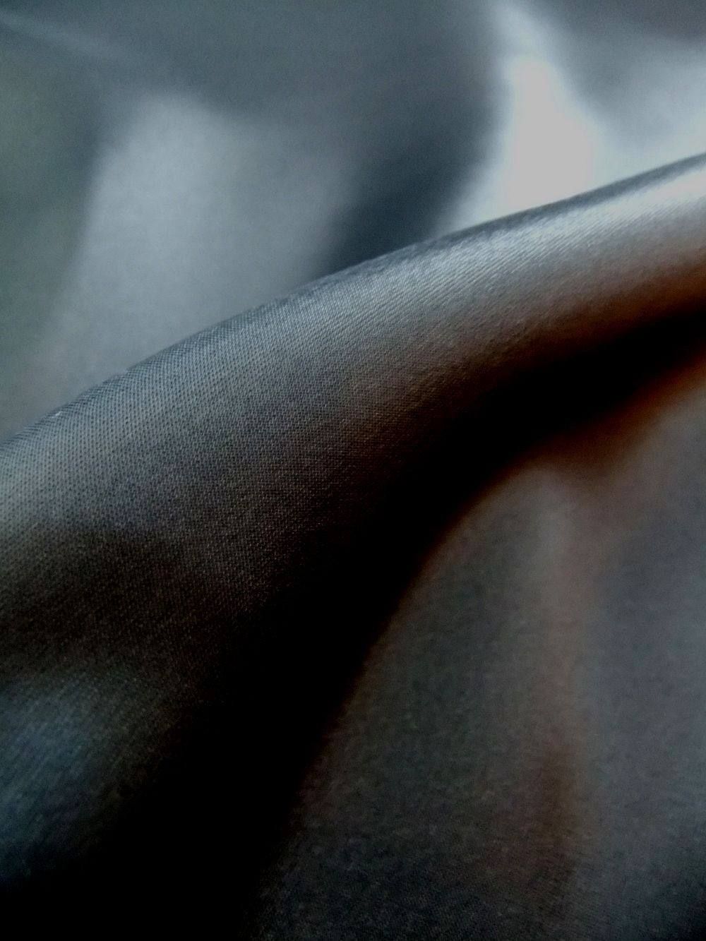 シフォンサテンブラウス