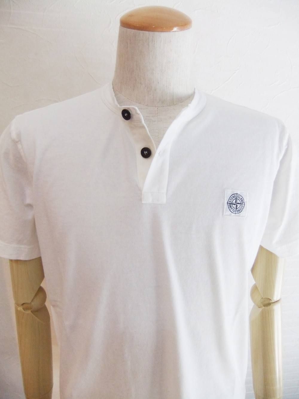HENLEY NECK T-SHIRT