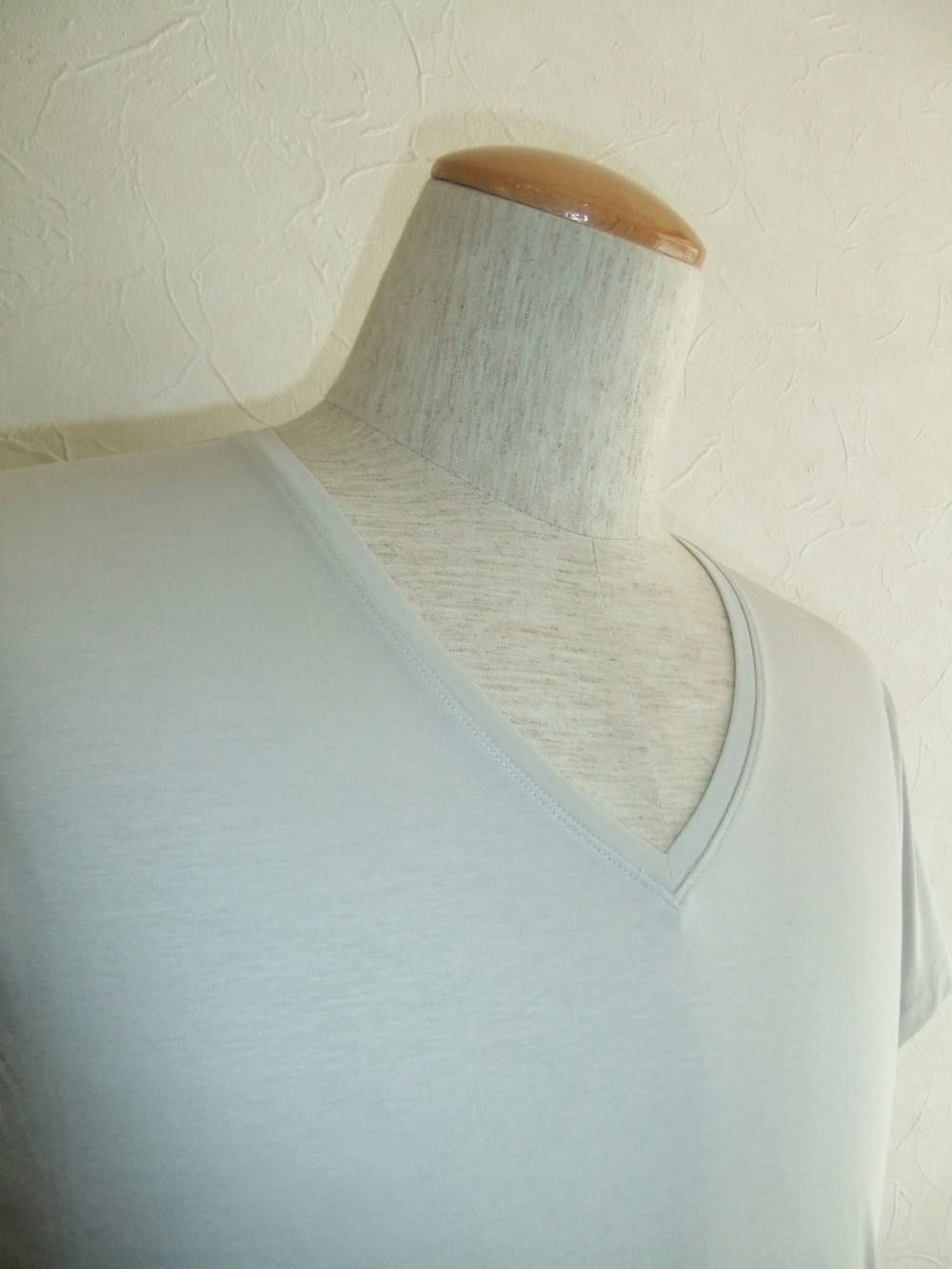 V-NECK T-SHIRT