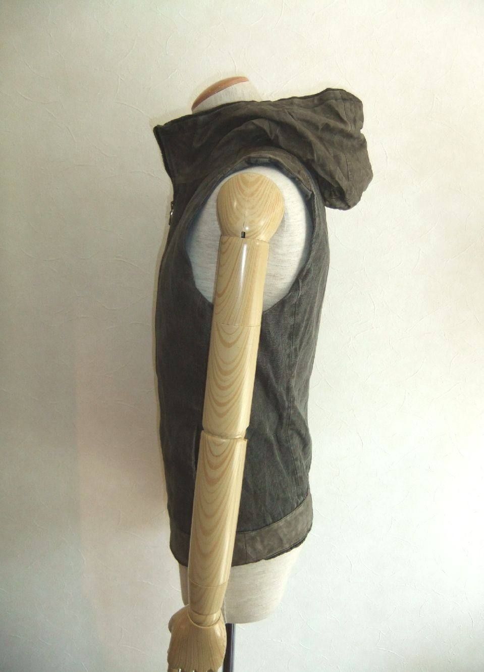 comb hood vest