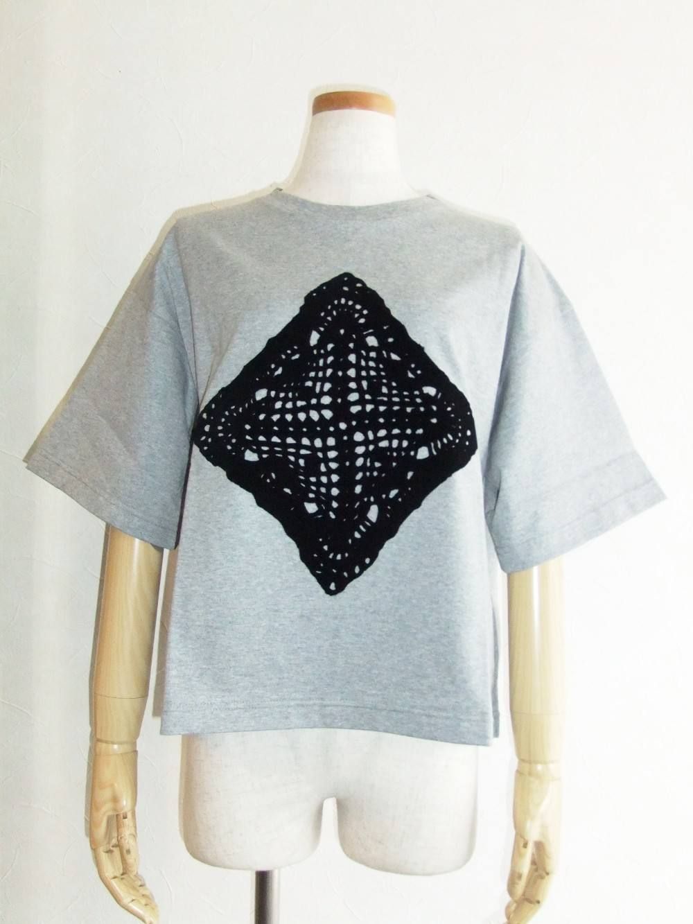 BLANC basque (ブランバスク) レースモチーフ Tシャツ