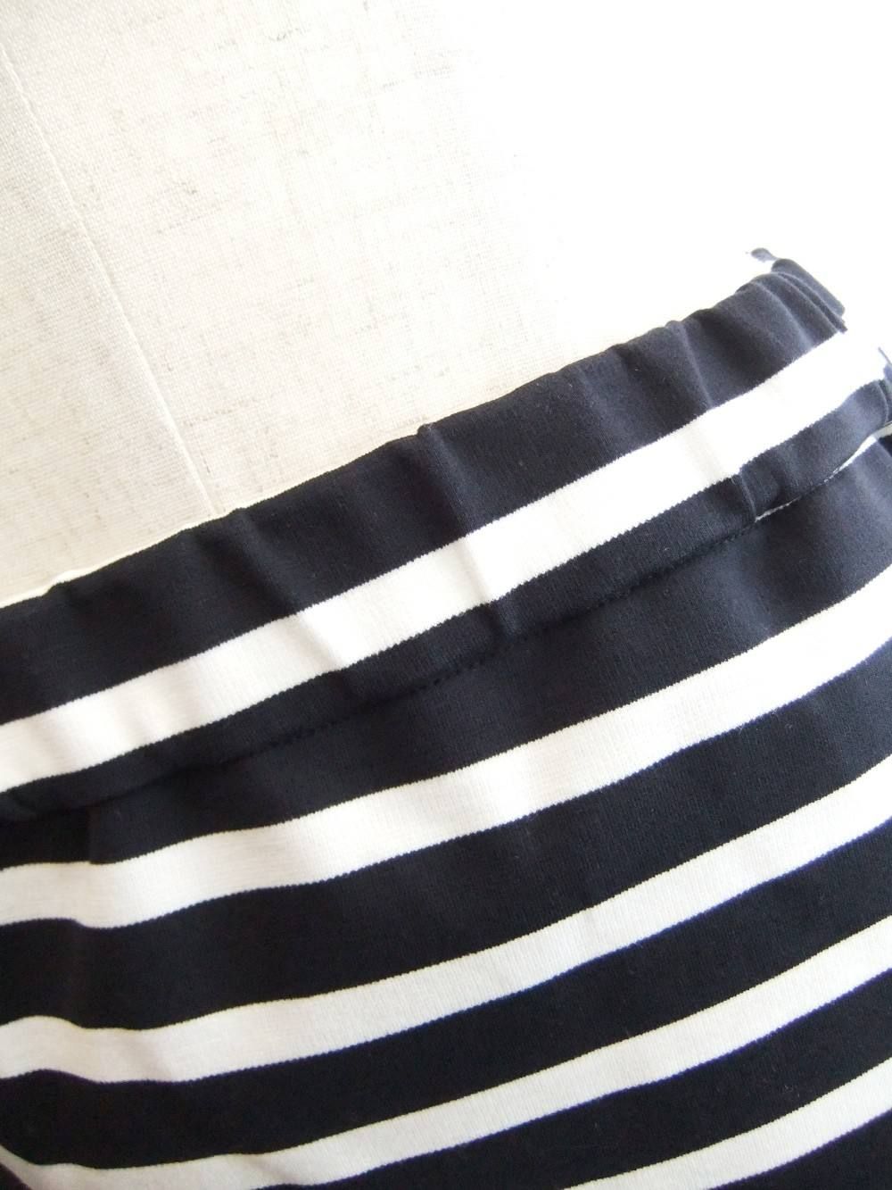 BORDER PATTERN WRAP TIGHT SKIRT