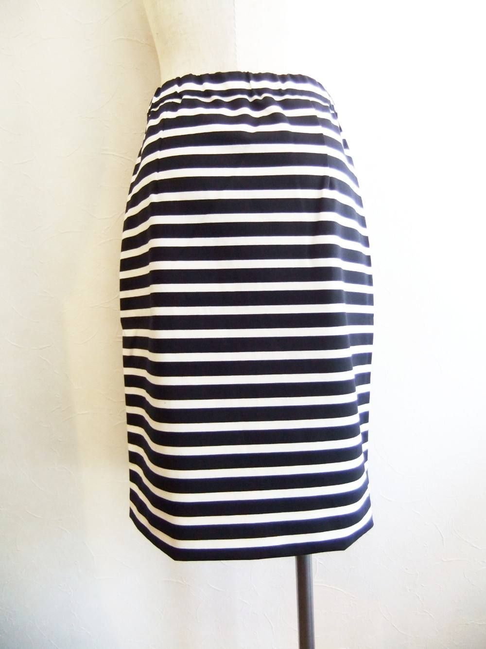 BORDER PATTERN WRAP TIGHT SKIRT