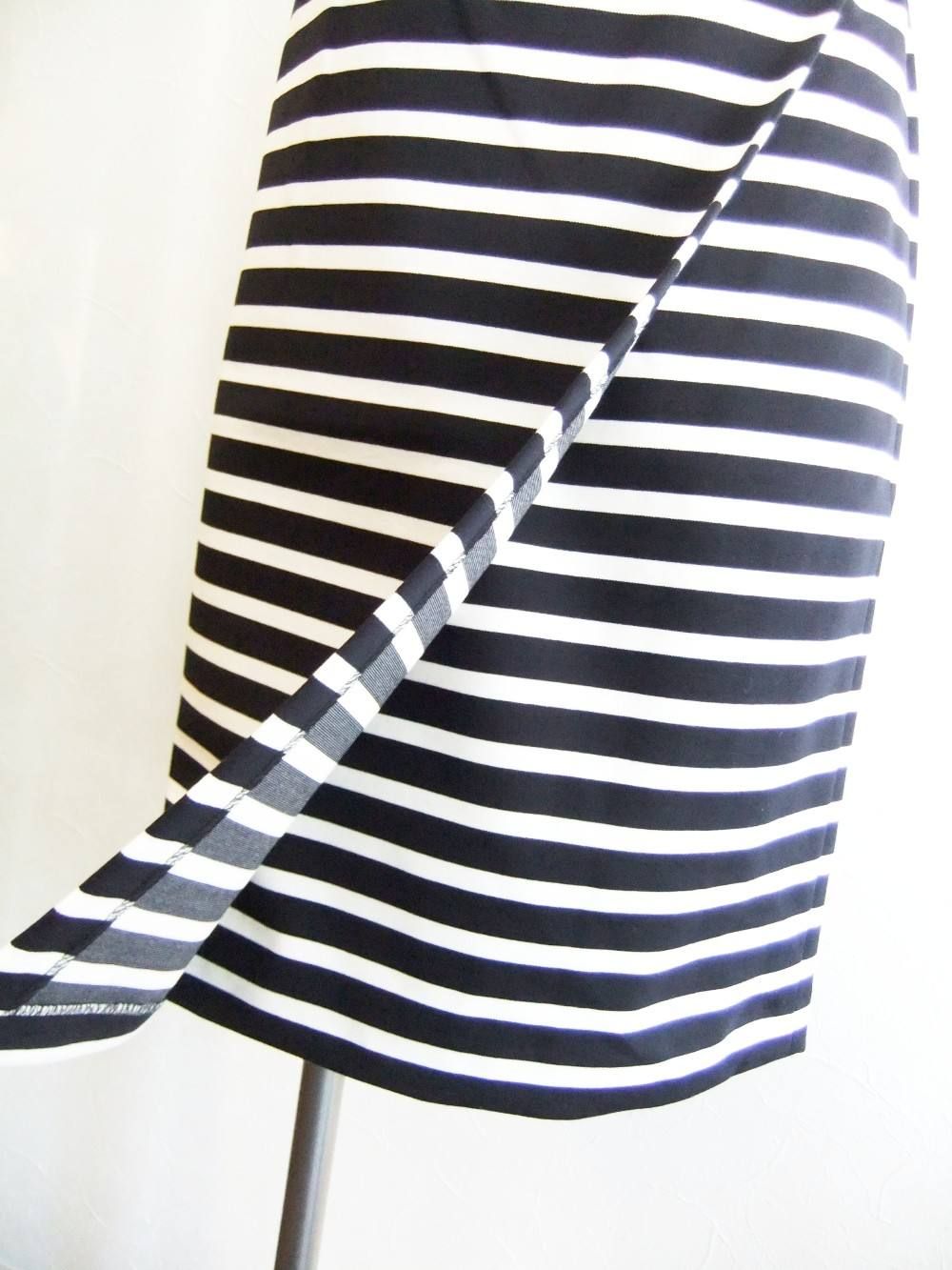 BORDER PATTERN WRAP TIGHT SKIRT