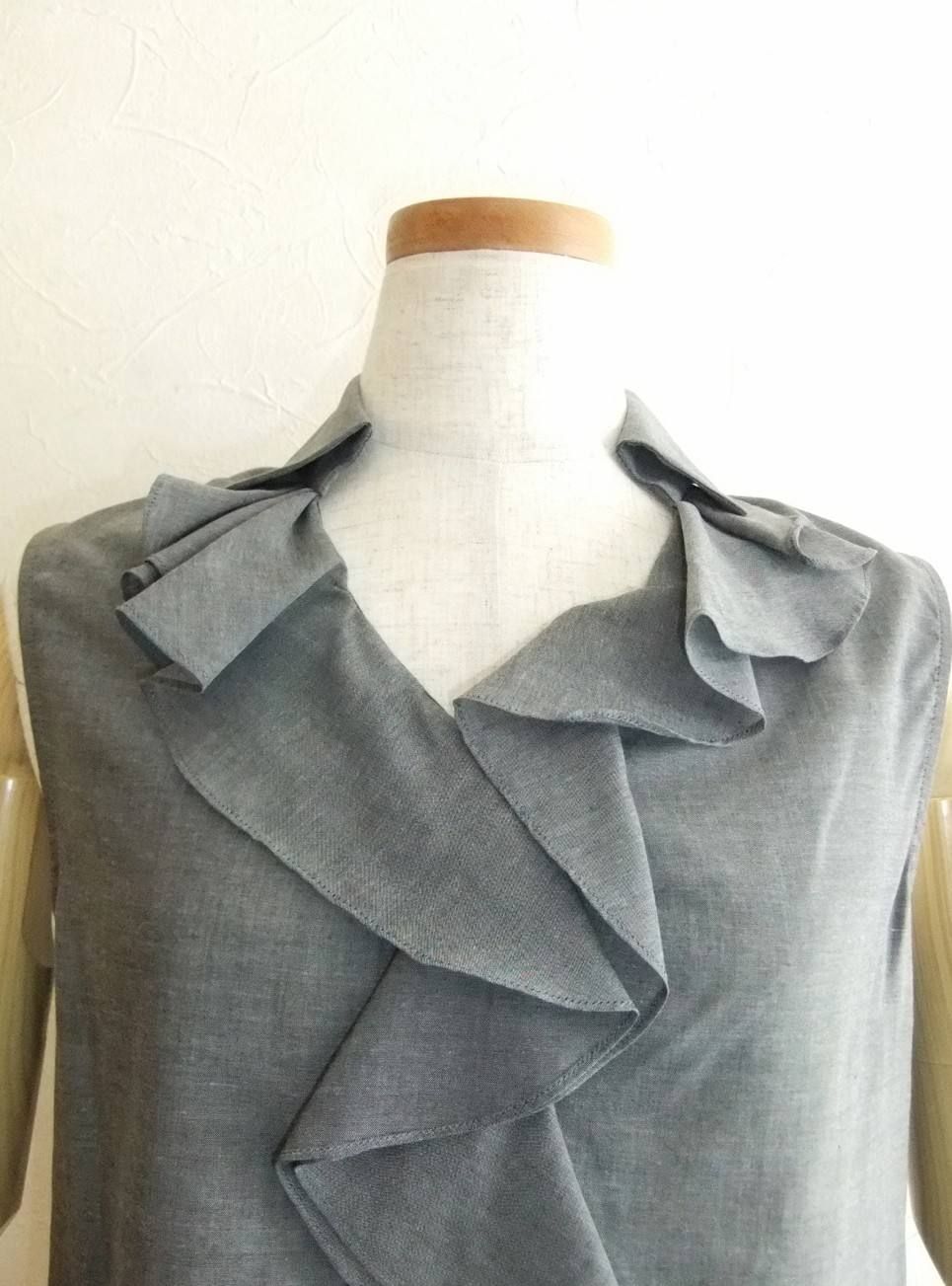 NO SLEEVE FRILL BLOUSE