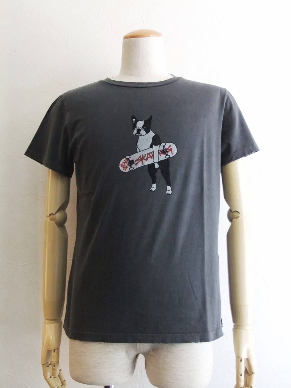 Rouge vif la cle｜【REMI RELIEF / レミレリーフ】ロゴTシャツ