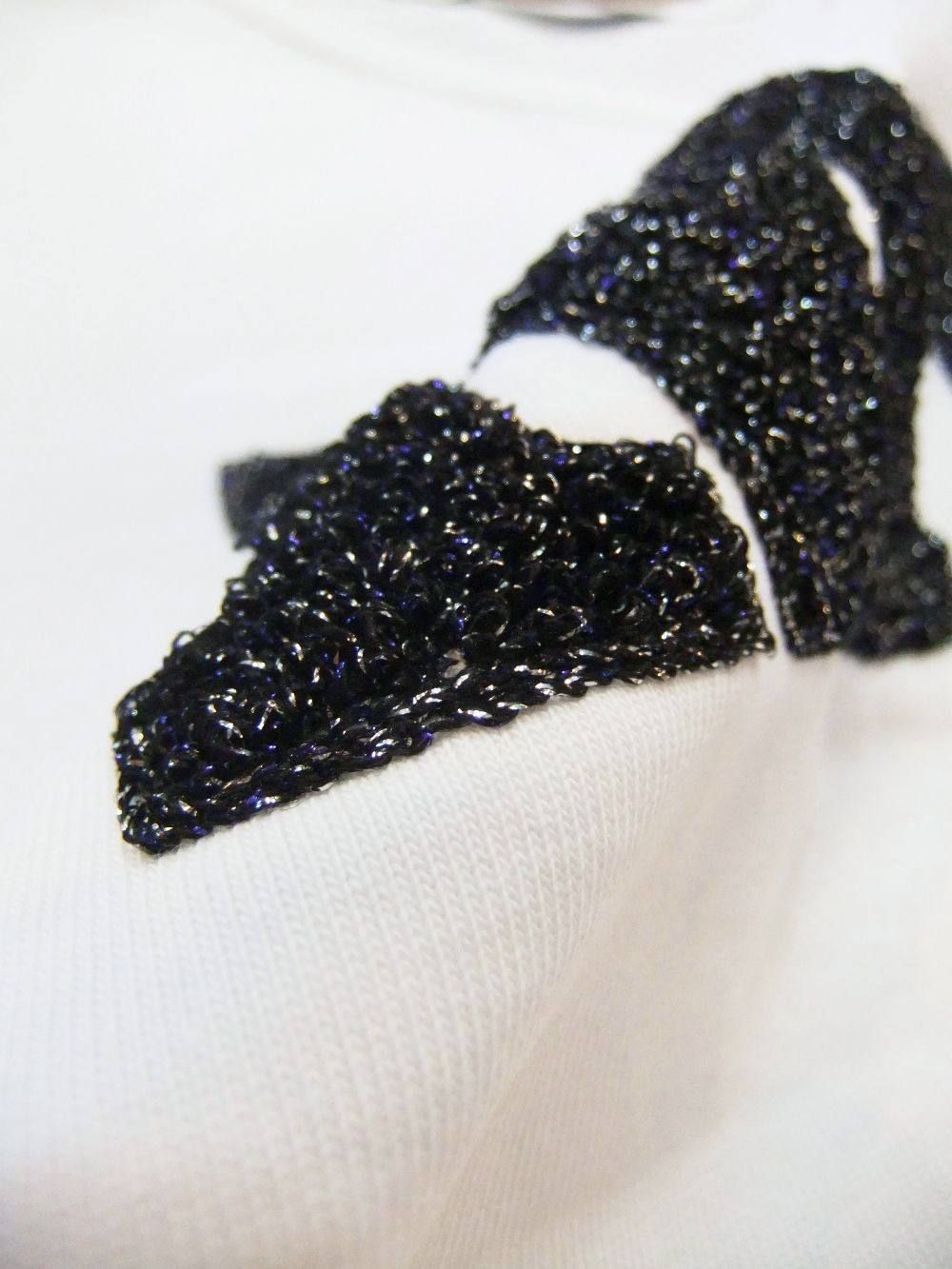 BLANC basque (ブランバスク) ラメ ハンドル刺繍 ロゴ Tシャツ