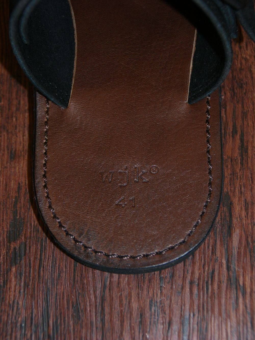 hold sandal