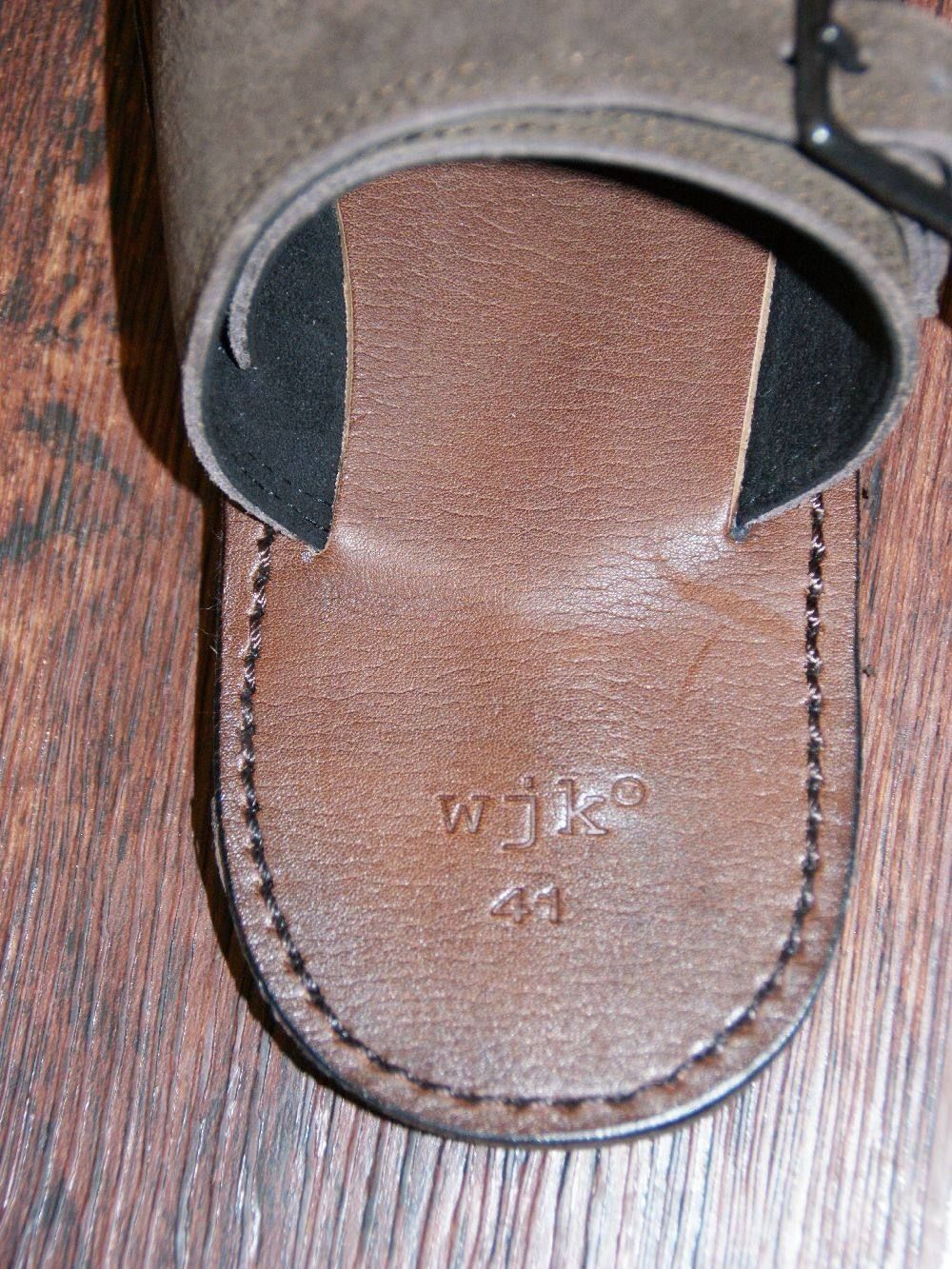 hold sandal