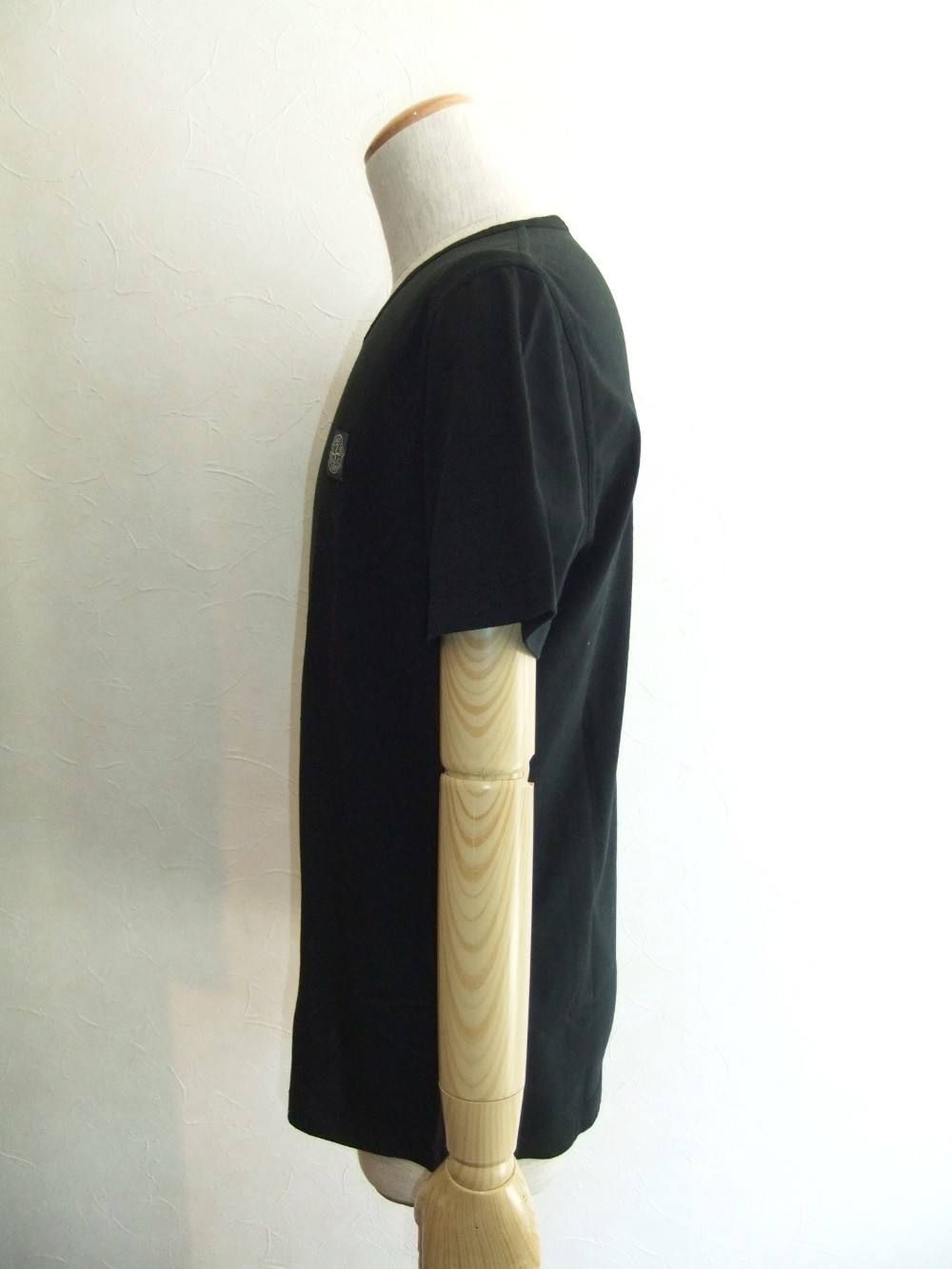 VネックTシャツ