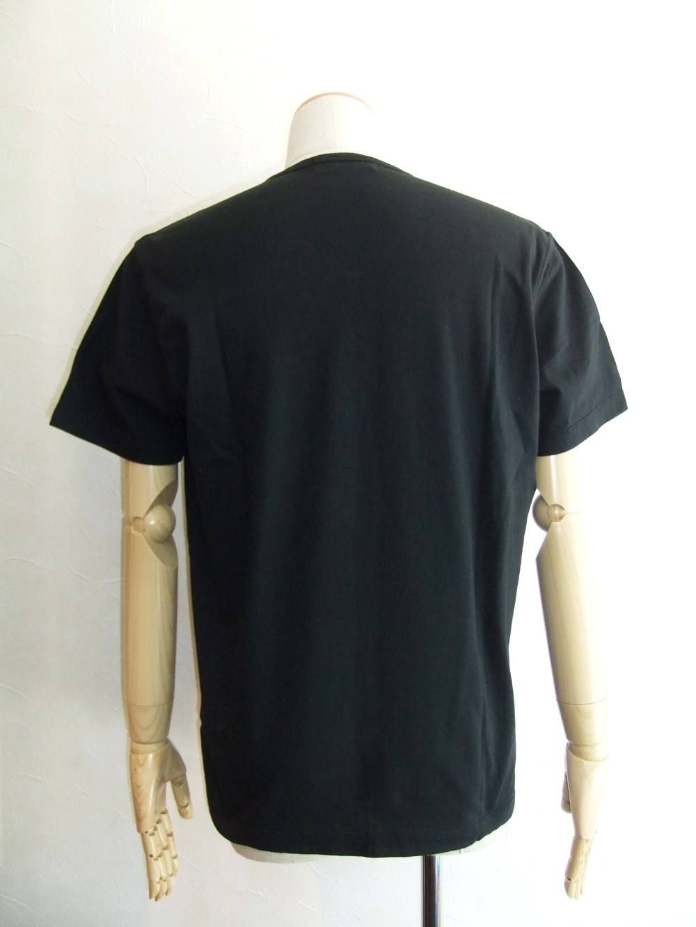 VネックTシャツ