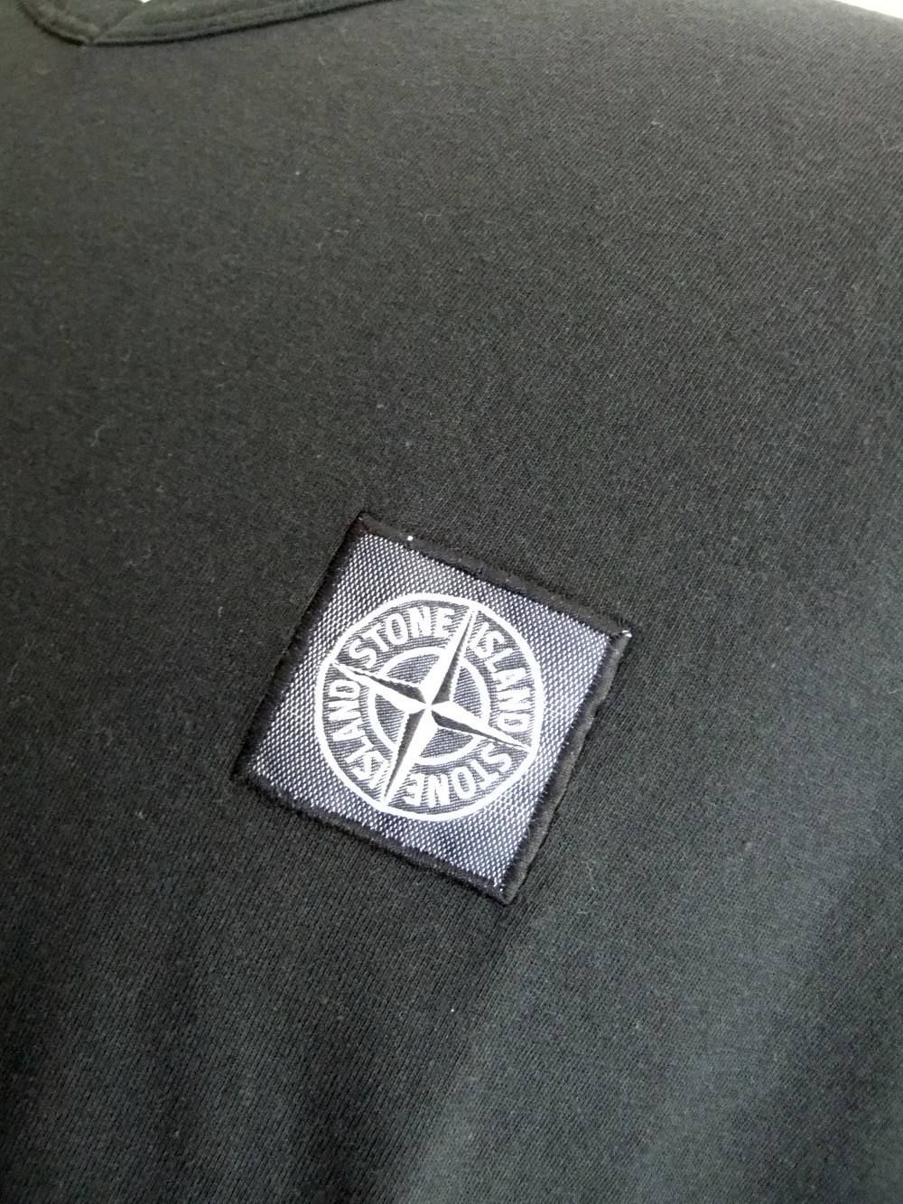 VネックTシャツ
