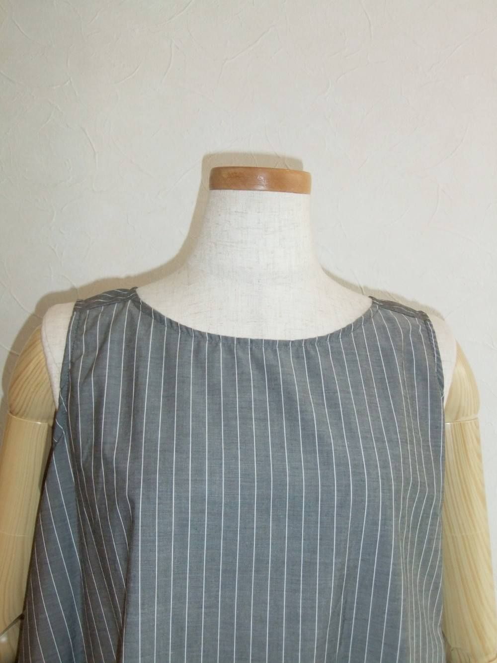 STRIPE NO SLEEVE BLOUSE