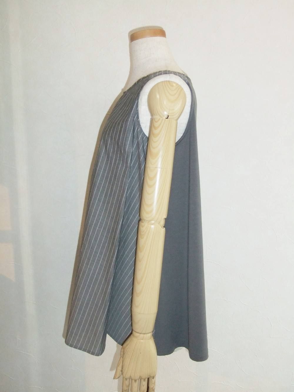STRIPE NO SLEEVE BLOUSE