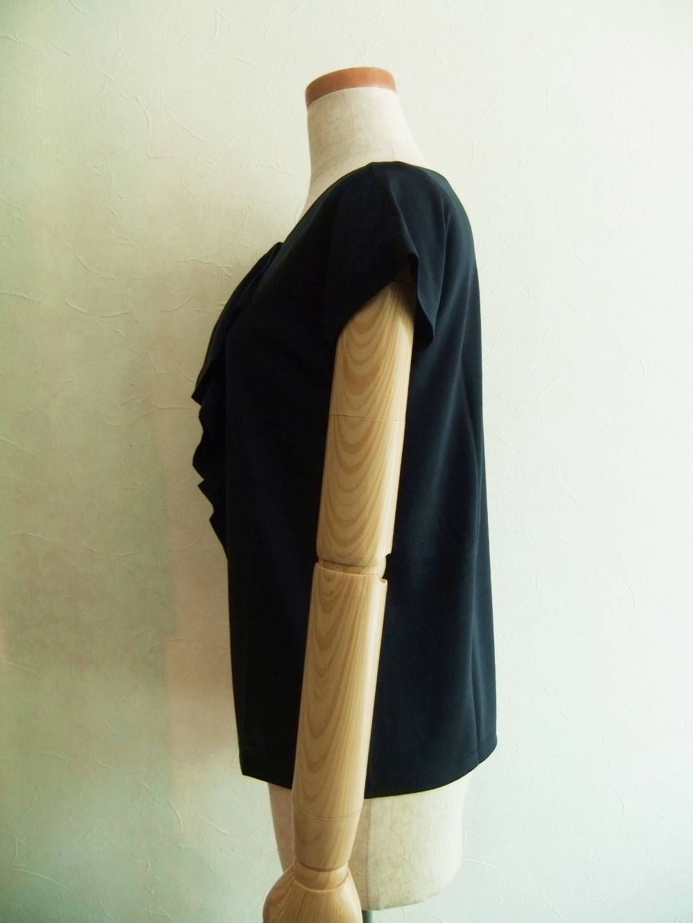 CENTRE DESIGN DETAILS CUT SEW BLOUSE