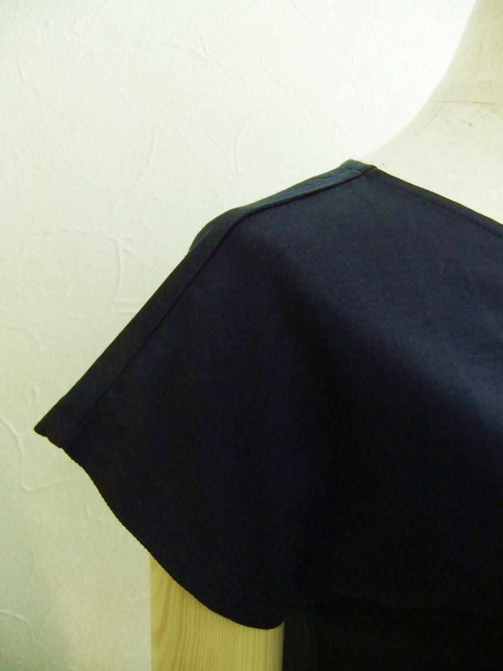 CENTRE DESIGN DETAILS CUT SEW BLOUSE