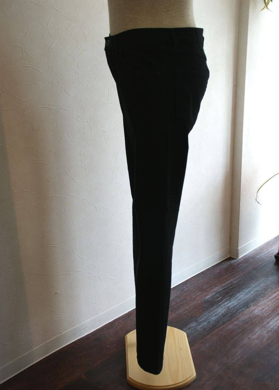 TARANTVLA BLACK