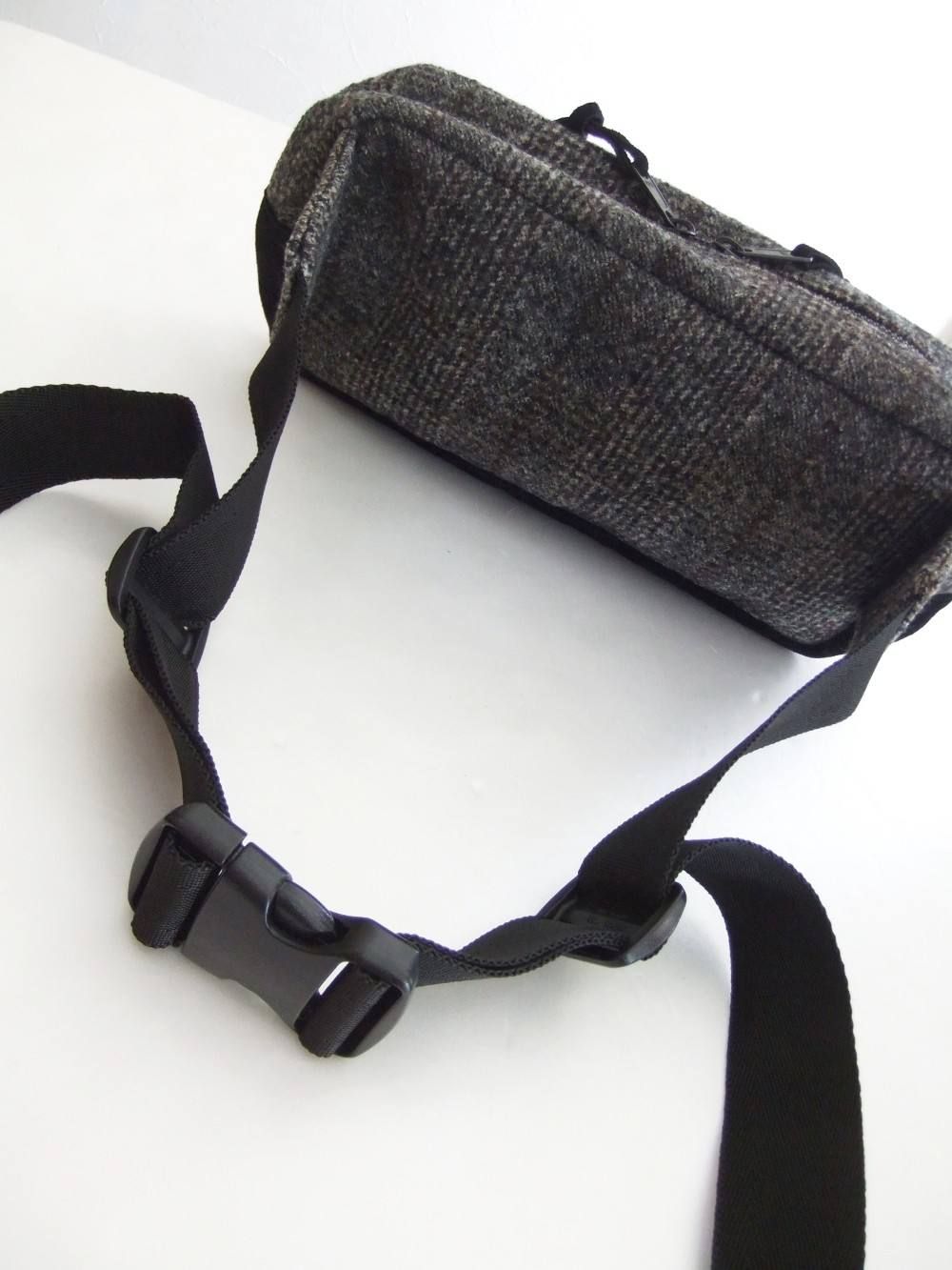 THE MAILMAN  213-01(GRAY)