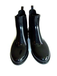 RAIN BOOTS
