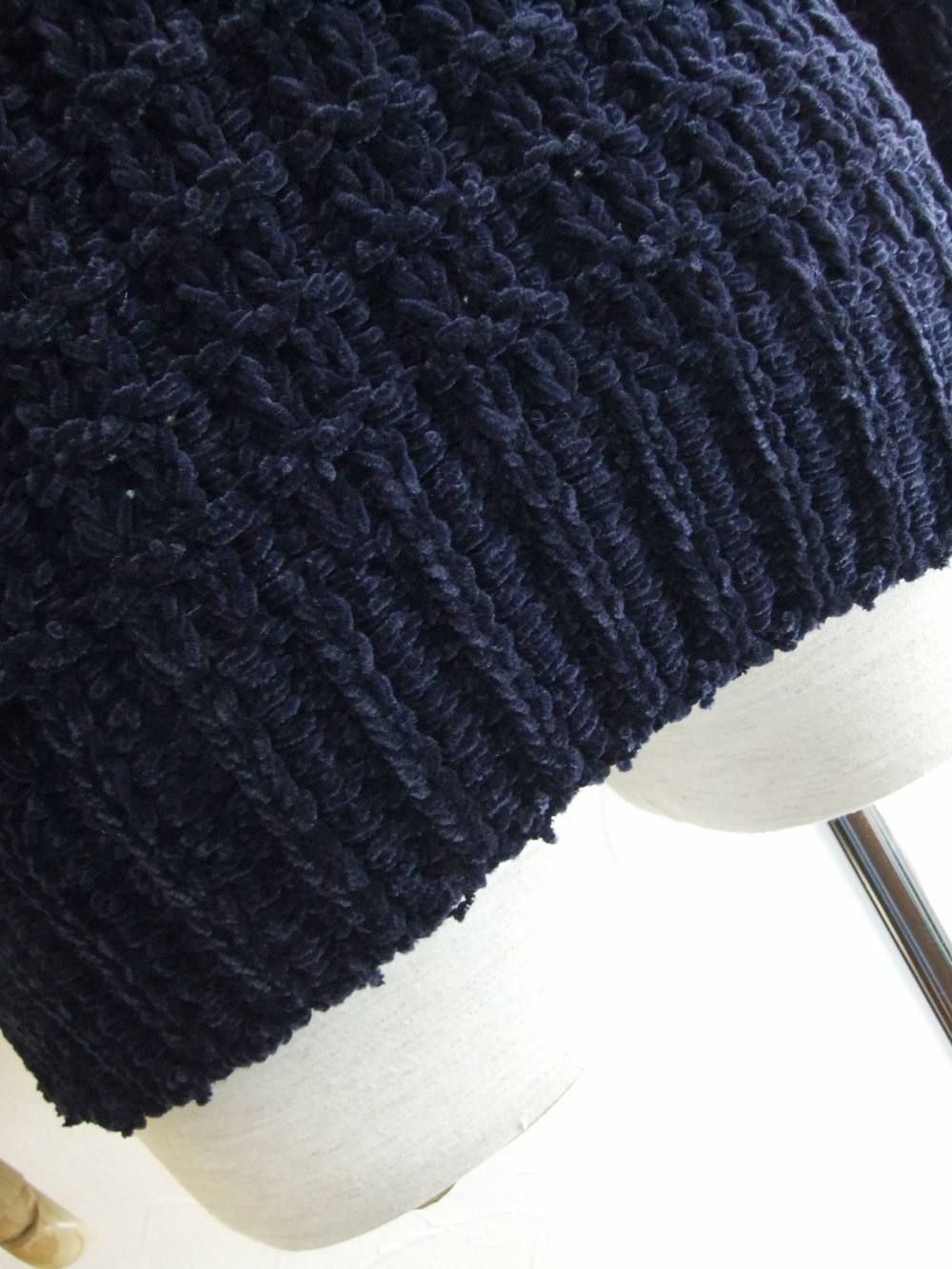 CREW NECK KNIT SWEATER