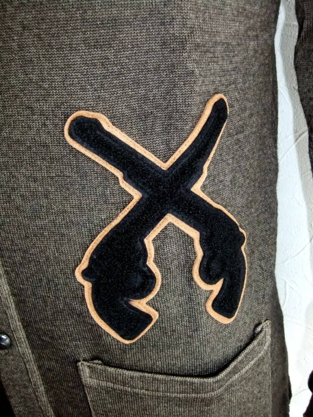 PISTOL EMBLEM WAPPEN CARDIGAN
