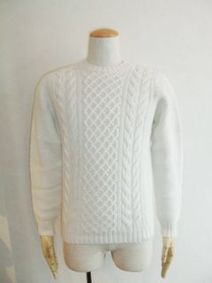 ROUND NECK KNIT SWEATER