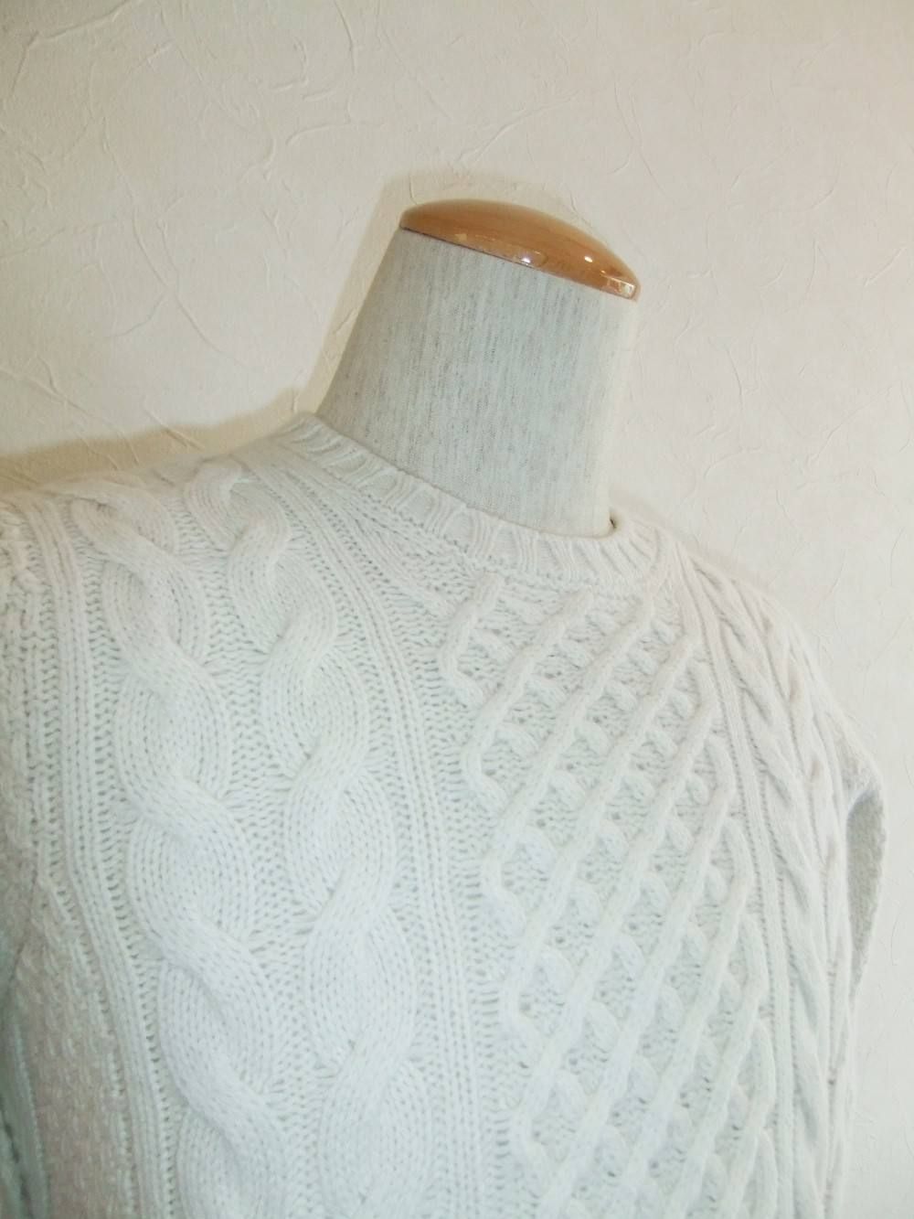 ROUND NECK KNIT SWEATER