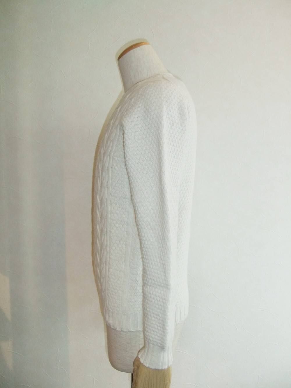 ROUND NECK KNIT SWEATER