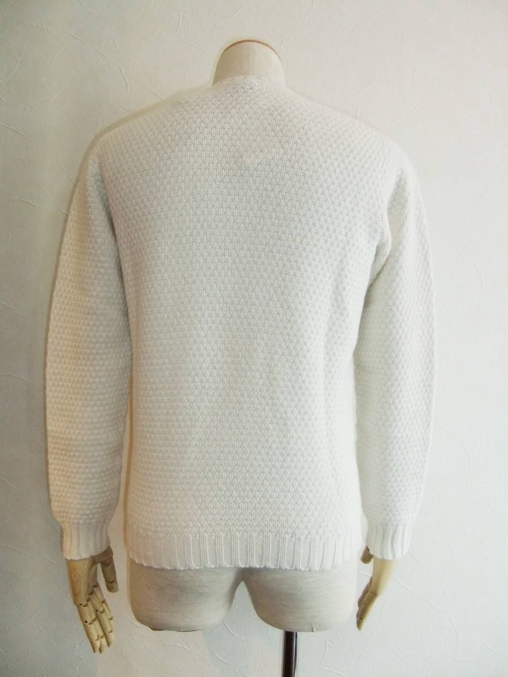 ROUND NECK KNIT SWEATER