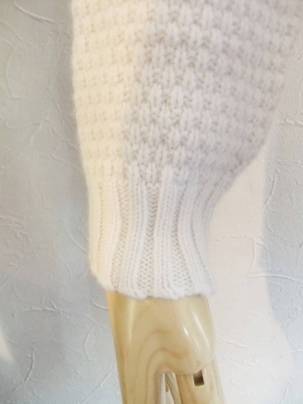 ROUND NECK KNIT SWEATER