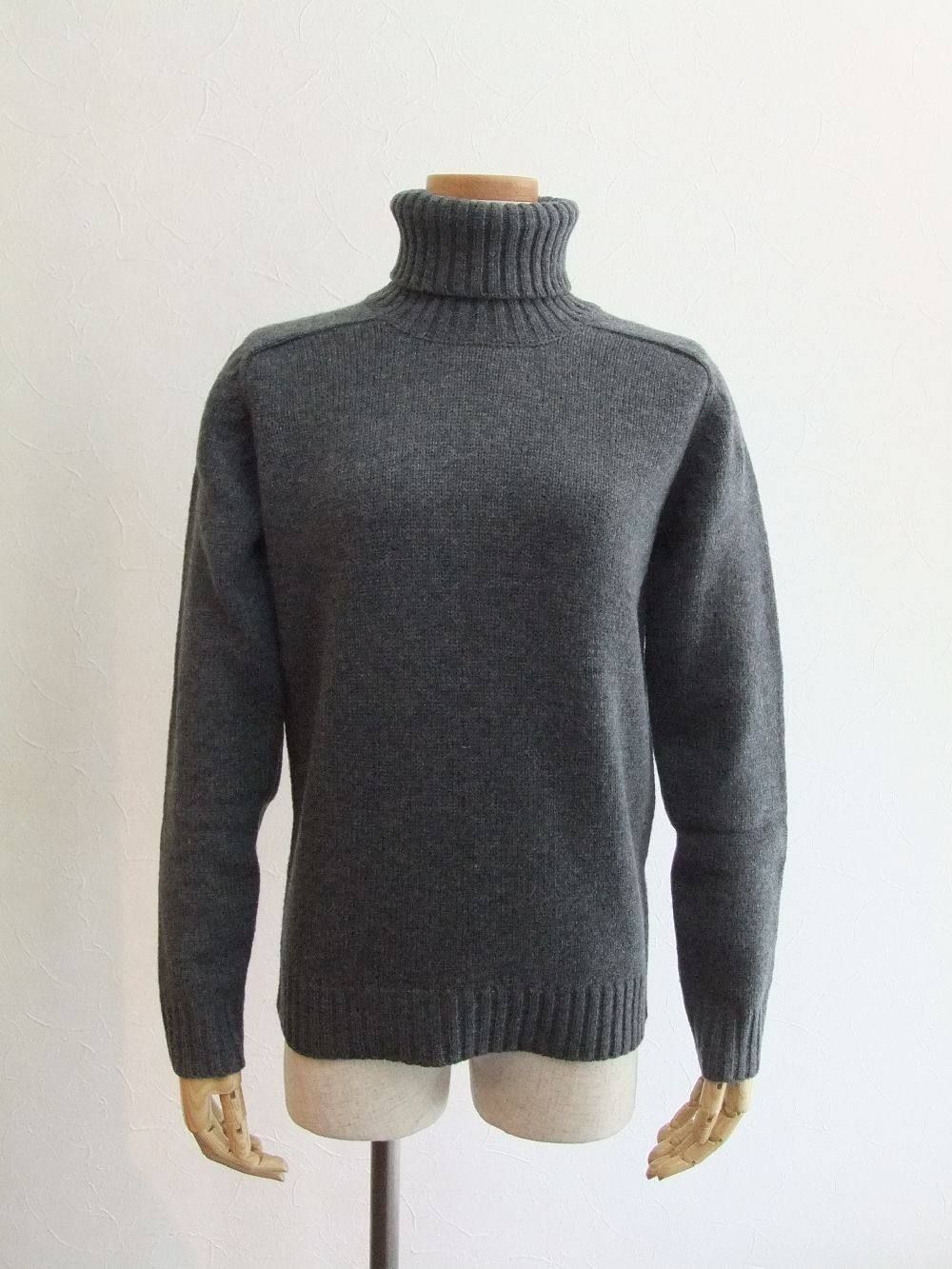 LAMBS WOOL TURTLE NECK P/O WITH E.PATCH
