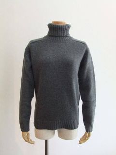 LAMBS WOOL TURTLE NECK P/O WITH E.PATCH