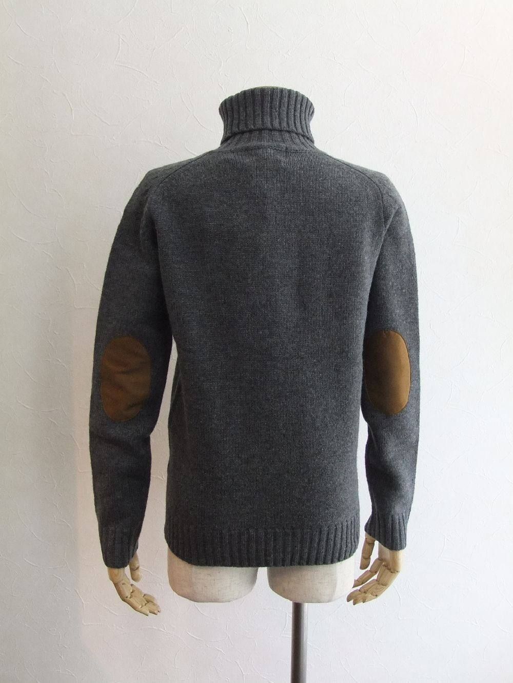 LAMBS WOOL TURTLE NECK P/O WITH E.PATCH