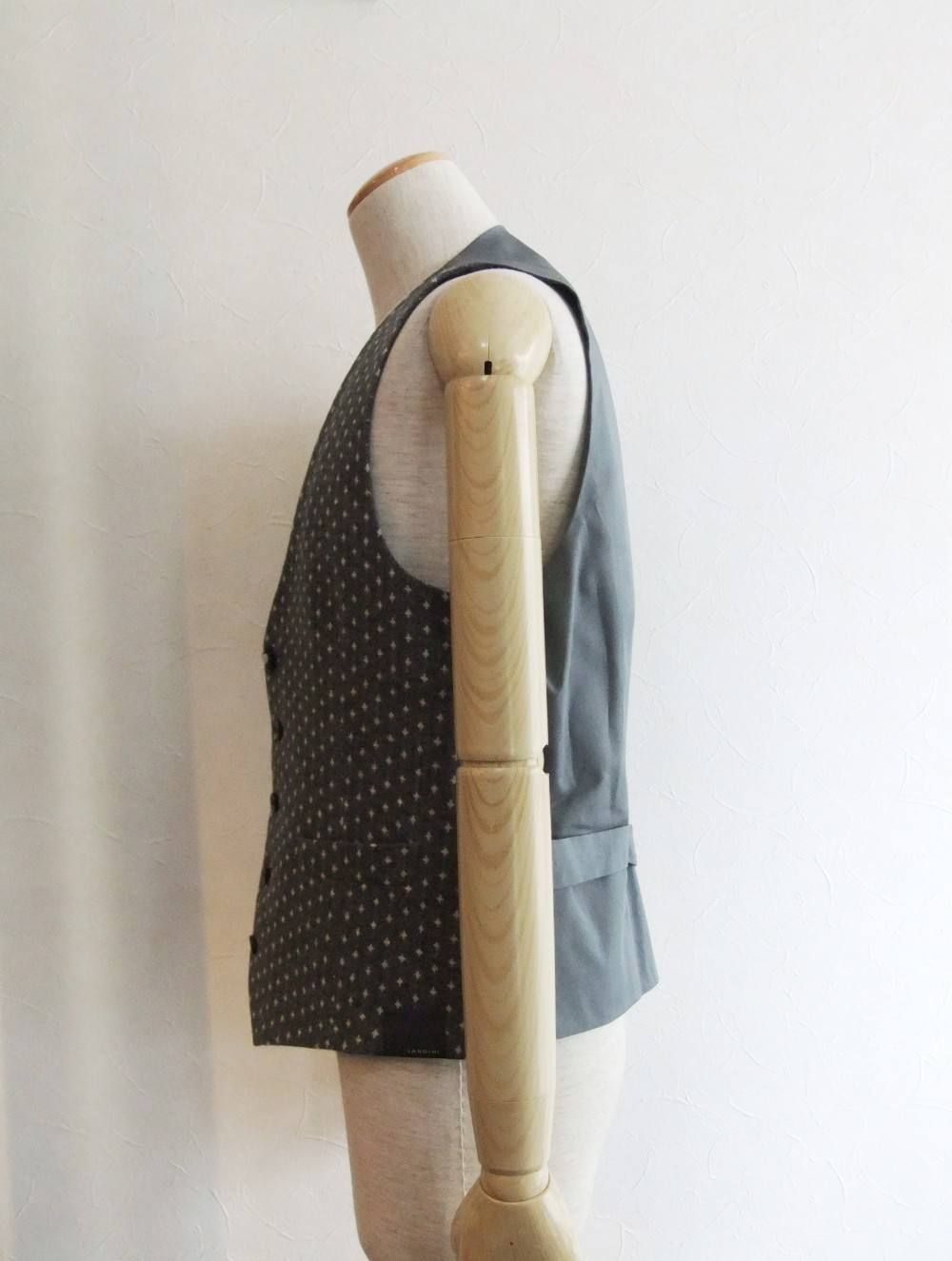 CROSS JACQUARD VEST