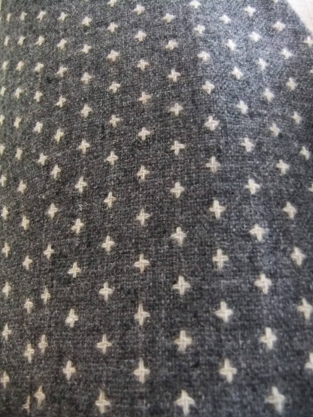 CROSS JACQUARD VEST