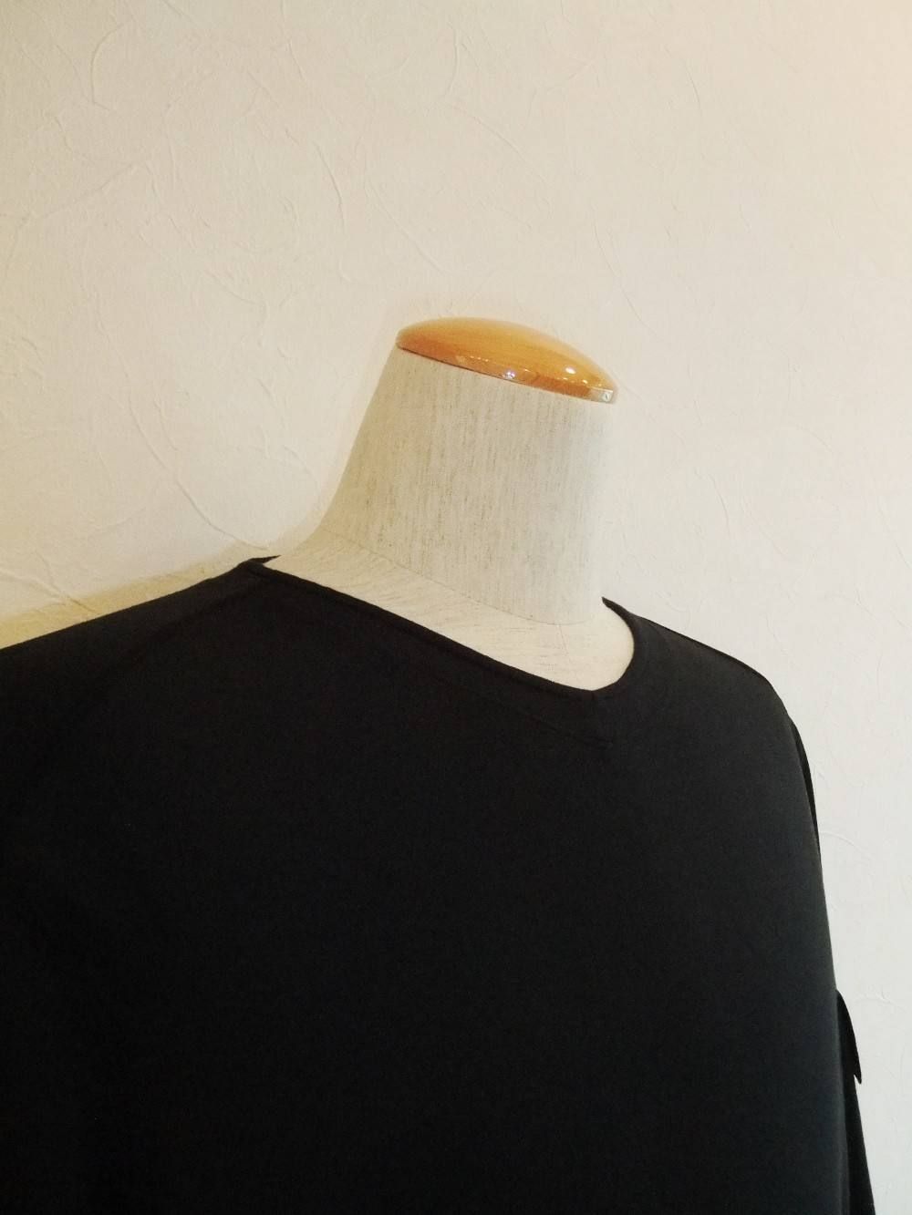 V-NECK L/S T-SHIRT