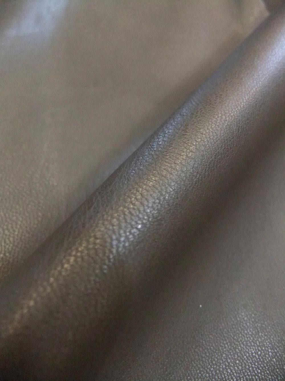 フェイクレザーベルト付きタックスカート