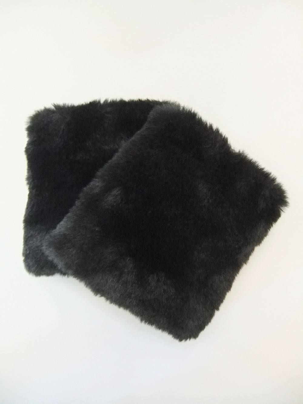 FUR CUFFS BORDER PULLOVER