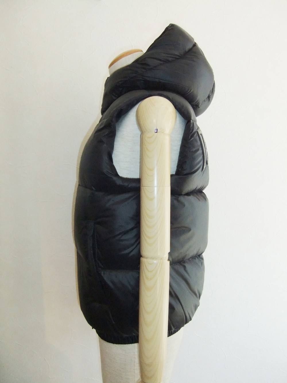 DOWN VEST