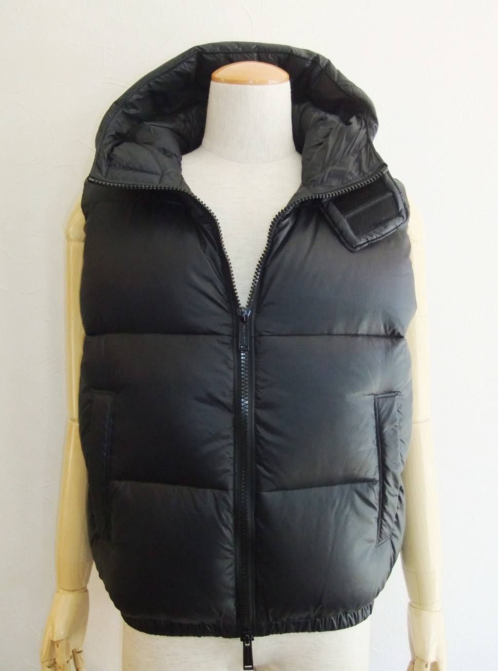 DOWN VEST