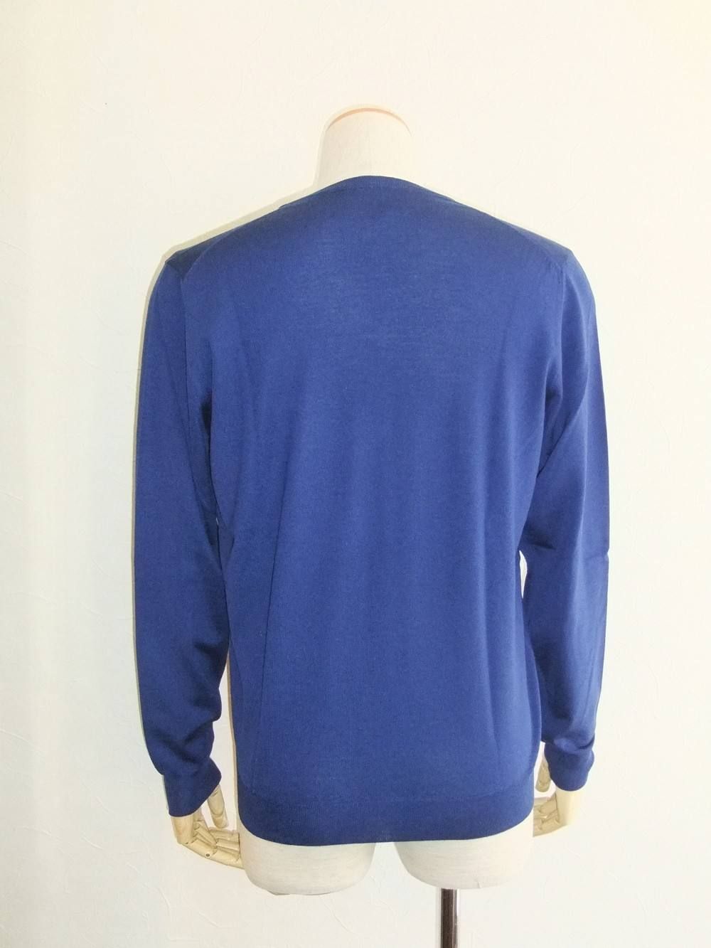 V-NECK SWEATER