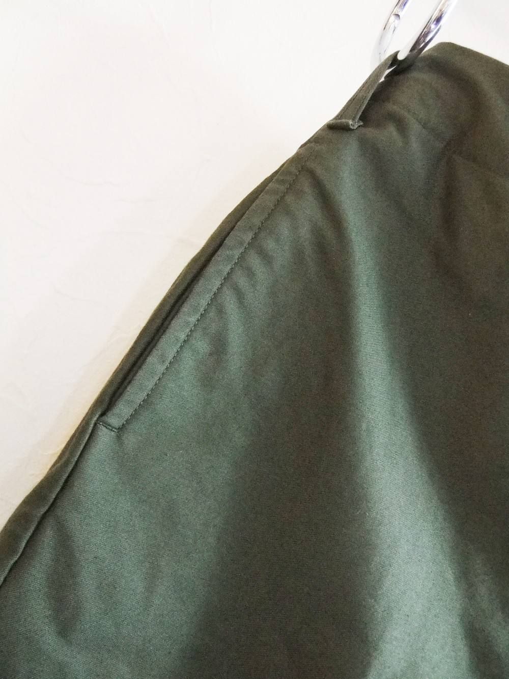 BACK SATIN WIDE PANTS