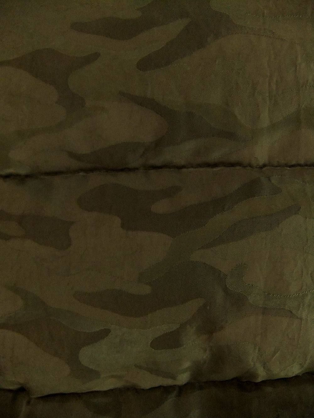 camoダウンベスト