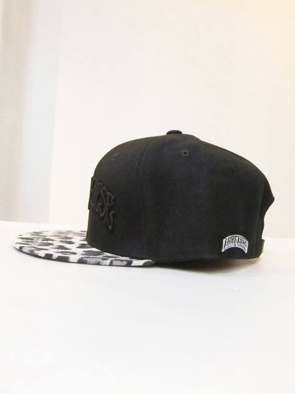 LOGAN RIESE × ISAMUKATAYAMA BACKLASH コラボ CAP(WH)